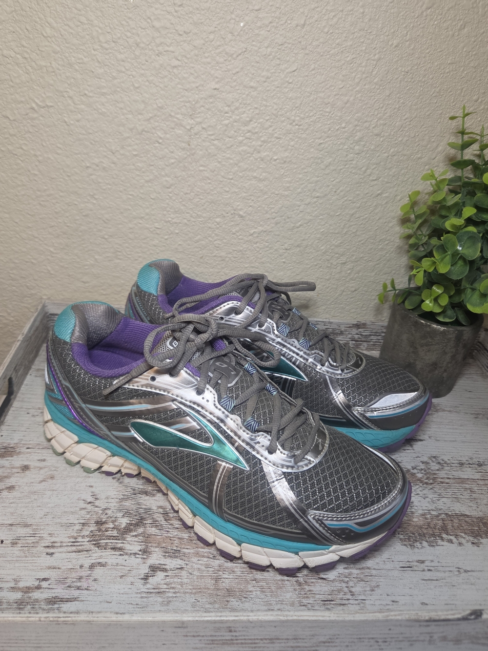 Brooks Women's Running Shoes Size 8.5 Gray Teal Purple Athletic Sneakers Lace Up